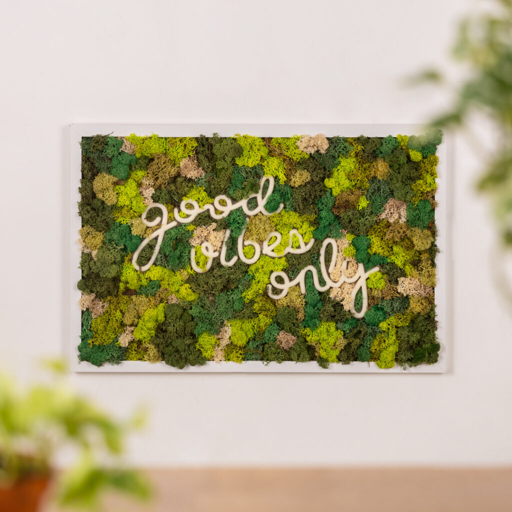 cornice bianca moss mosaic led "good vibes only"